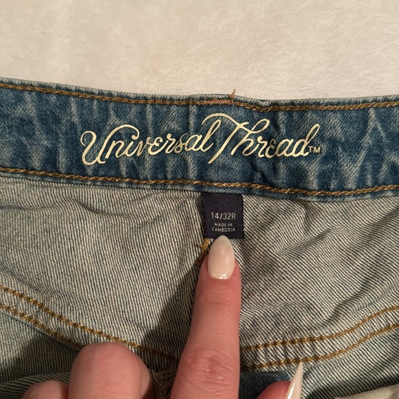 Women’s Universal Thread Jean shorts, size 14/32R - Picture 2 of 5